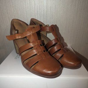 Clarks artisan collection brown leather shoes